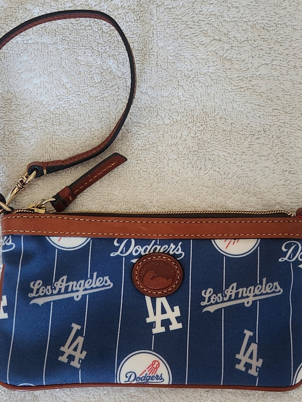 **EXCELLENT* Dooney & Bourke Los Angeles Dodgers Baseball Wristlet Clutch Wallet